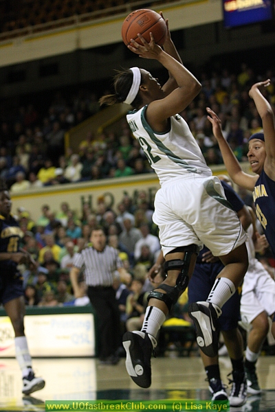 GOOD! LAYUP by Jackson, Nia [PNT]    UO 30 - Cal 23