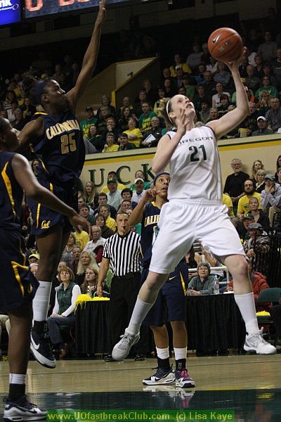 GOOD! LAYUP by Kenyon, Victoria [PNT]        UO 32 - Cal 23