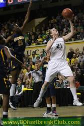 GOOD! LAYUP by Kenyon, Victoria [PNT]        UO 32 - Cal 23