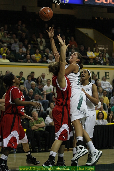 Amanda Johnson basket,  UO 68 - EW 37