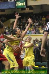 GOOD! TIP-IN by Canepa, Nicole [PNT] .    UO 17, New Mexico 18