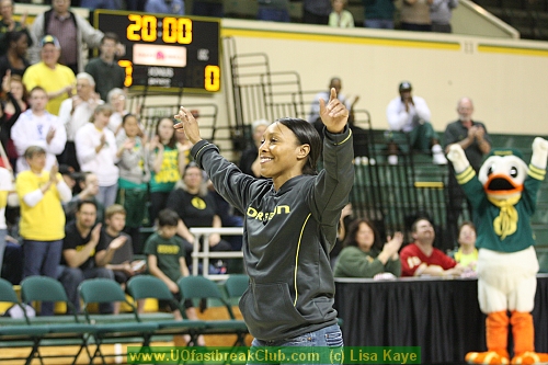 Former UO player, Shaquala Williams was Honorary Captain of the Game.