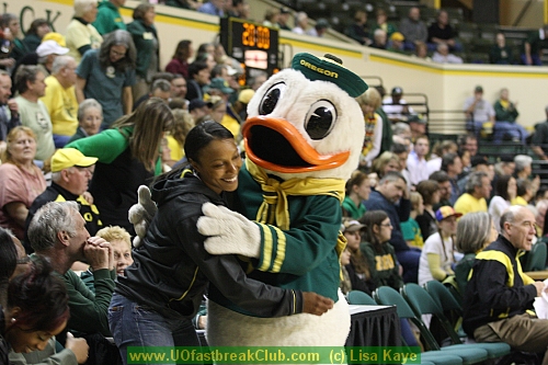 Former UO player, Shaquala Williams was Honorary Captain of the Game.