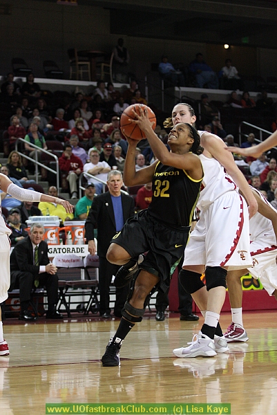 Jackson basket, USC 57 vs UO 56