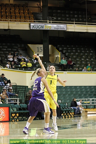 Taylor Lilley's EIGHTH 3-point shot of the game is good!