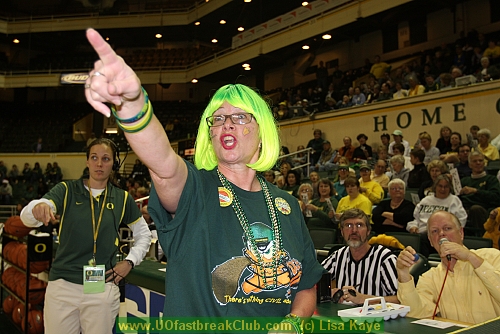 UO Fast Break Club's HALF-TIME BINGO finds a winner in the stands.